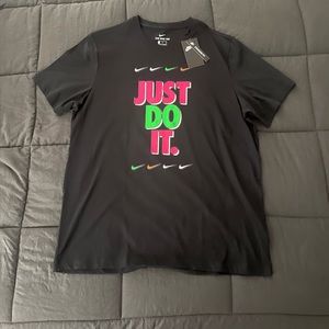 Nike Men’s Graphic tee size large